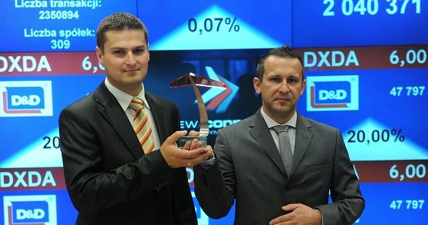 Prezes D&D Daniel Śpiewak (P) i dyrektor ds. handlowych Mateusz Rączka (L) w czasie debiutu na NC /PAP