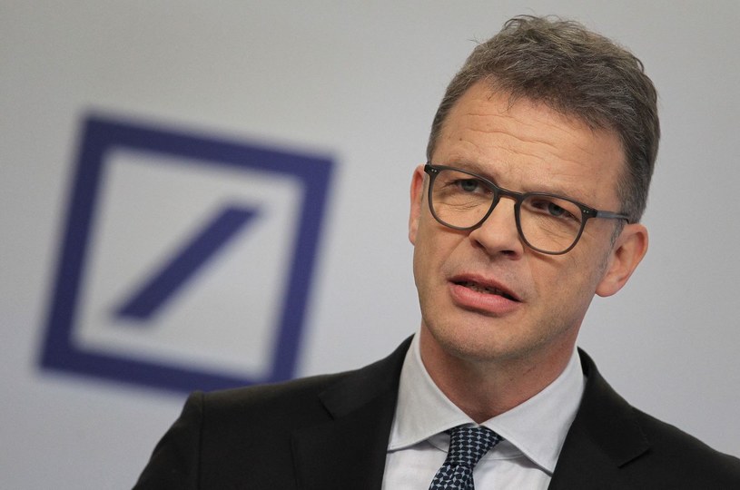 Prezes Deutsche Banku Christian Sewing ostrzega /AFP