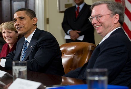 Prezes Google, Eric Schmidt (po prawej) zostanie doradcą prezydenta Obamy /AFP