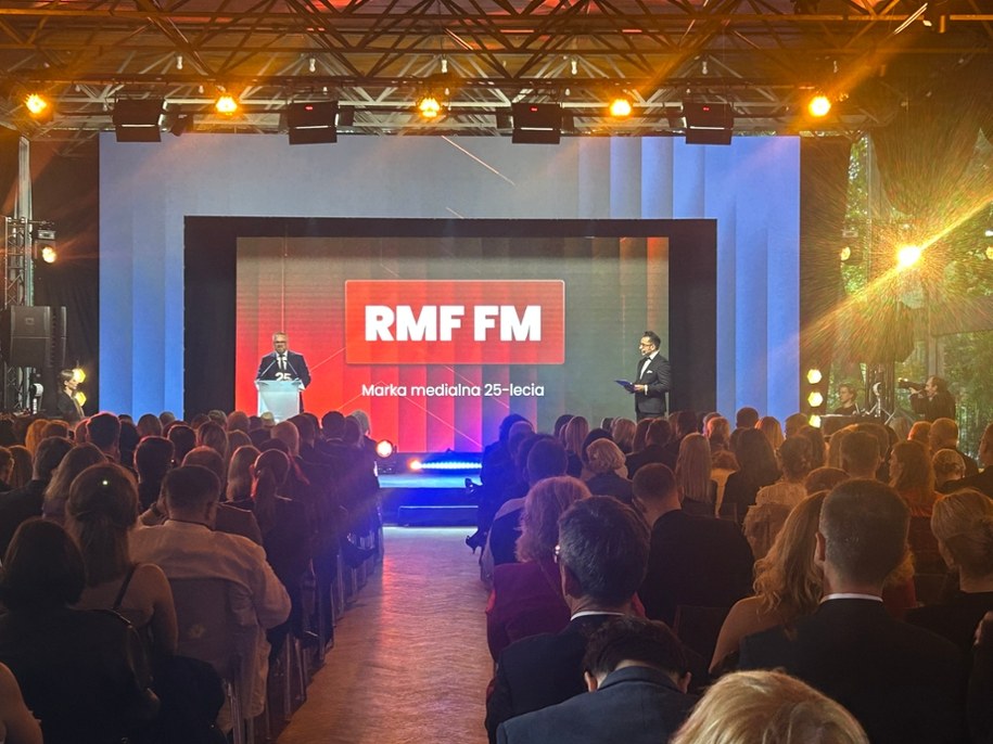 Prezes Grupy RMF FM Tomasz Ramza odbiera nagrodę /Michał Dobrołowicz /RMF FM