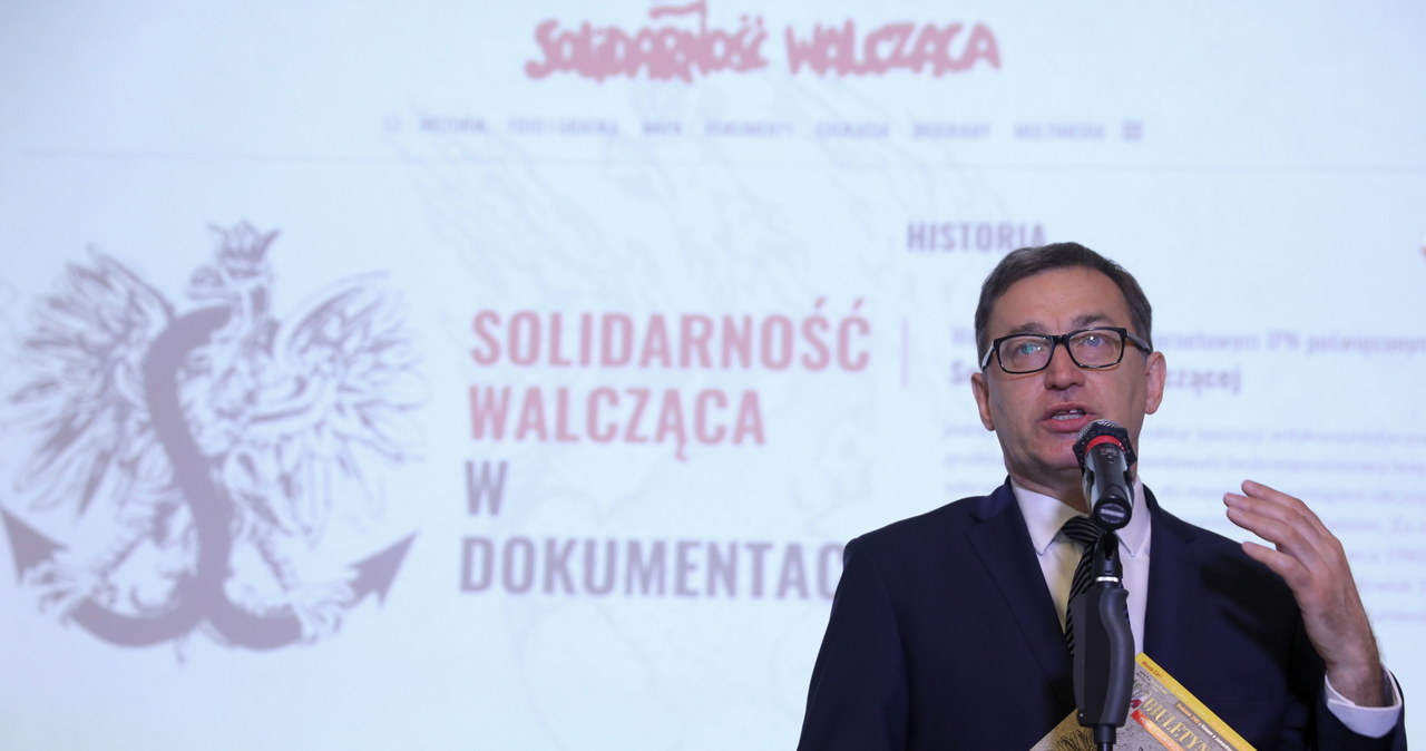 Prezes IPN Jarosław Szarek podczas konferencji nt. prezentacji nowego portalu IPN "Solidarność Walcząca w dokumentach" /	Tomasz Gzell   /PAP