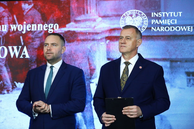 Prezes IPN Karol Nawrocki (L) oraz prokurator Andrzej Pozorski (P) /Rafał Guz /PAP