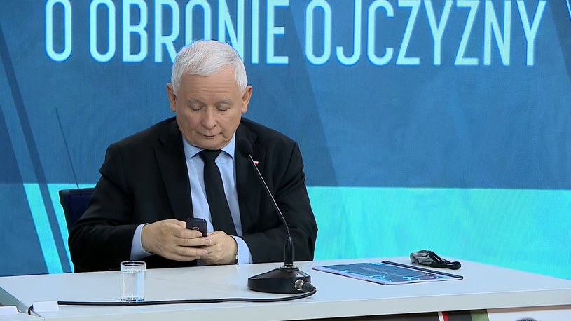 Prezes Jarosław Kaczyński używa Nokii 3310 z 2017 roku /Polsat