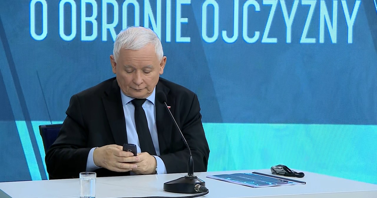 Prezes Jarosław Kaczyński używa Nokii 3310 z 2017 roku /Polsat