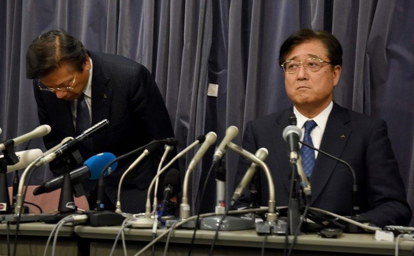 Prezes Mitsubishi (z lewej) i prezes rady nadzorczej podczas konferencji prasowej /Informacja prasowa