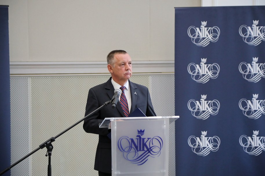 Prezes Najwyższej Izby kontroli Marian Banaś podczas konferencji prasowej w Warszawie. /Wojciech Olkusnik  /PAP