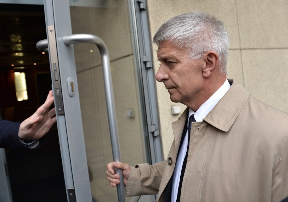 Prezes Narodowego Banku Polskiego prof. Marek Belka w drodze do warszawskiej prokuratury /Marcin Obara /PAP