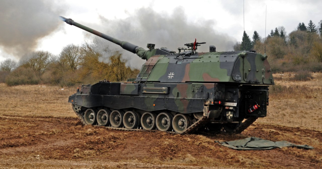 Prezes niemieckiego Rheinmetall zapowiada, że w tym roku Ukraina otrzyma pociski artyleryjskie o zasięgu 100 kilometrów /7th Army Training Command /Wikimedia
