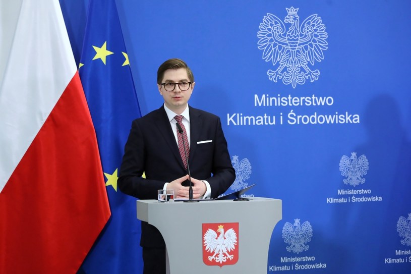 Prezes Państwowej Agencji Atomistyki Łukasz Młynarkiewicz podczas konferencji prasowej w Ministerstwie Klimatu i Środowiska w Warszawie /Tomasz Gzell /PAP