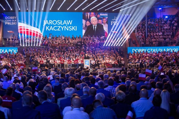 Prezes partii Jarosław Kaczyński podczas konwencji programowej PiS w hali Globus w Lublinie /Wojtek Jargiło /PAP