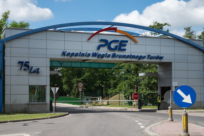 Prezes PGE odwiedził kompleks energetyczny w Turowie. Uspokajał tam pracowników, którzy w obliczu ostatniego wyroku sądowego grozili strajkiem /Piotr Dziurman/REPORTER /East News