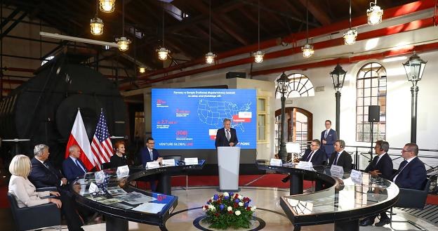 Prezes PGNiG Piotr Woźniak (C), konferencja w Muzeum Gazownictwa w Warszawie. Fot. Rafał Guz /PAP