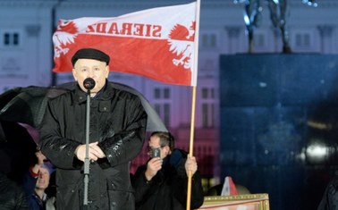 Prezes PiS: 10 kwietnia 2018 roku staną pomniki ofiar katastrofy i Lecha Kaczyńskiego