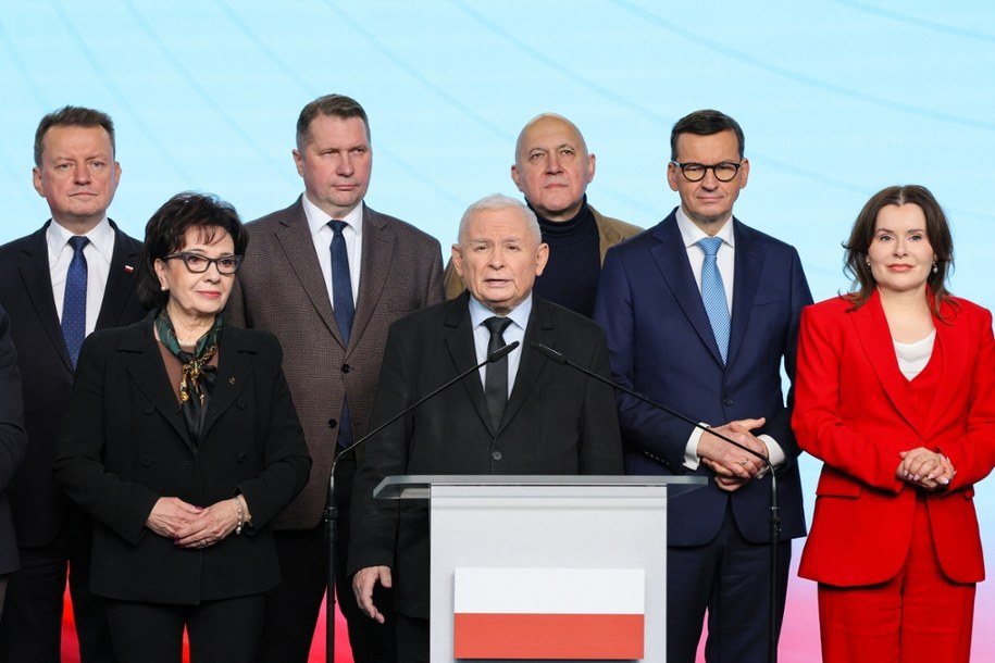 Prezes PiS i posłowie ugrupowania na wspólnej konferencji /Paweł Supernak /PAP