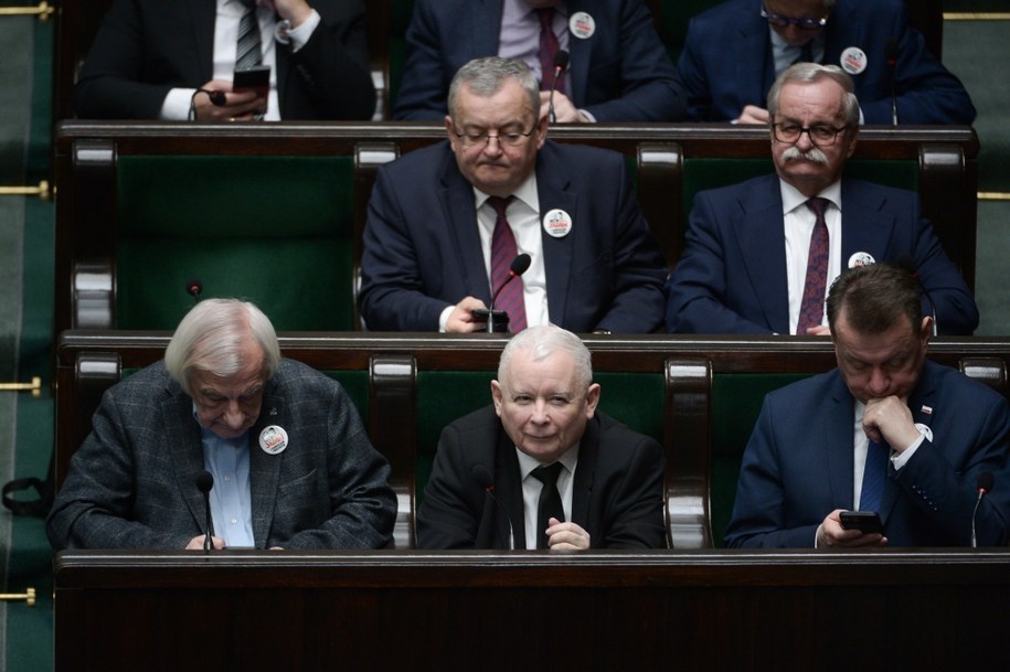 Prezes PiS Jarosław Kaczyński (C) / 	Marcin Obara  /PAP