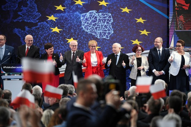 Prezes PiS Jarosław Kaczyński i "jedynki" z list wyborczych do PE podczas konwencji regionalnej PiS w Jasionce /Darek Delmanowicz /PAP