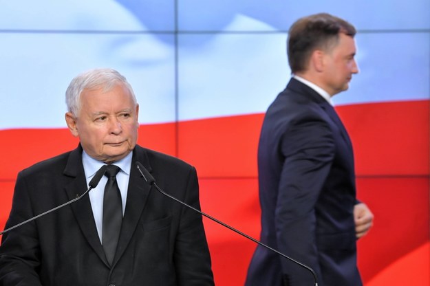Prezes PiS Jarosław Kaczyński i minister sprawiedliwości Zbigniew Ziobro podczas konferencji prasowej /Radek  Pietruszka /PAP