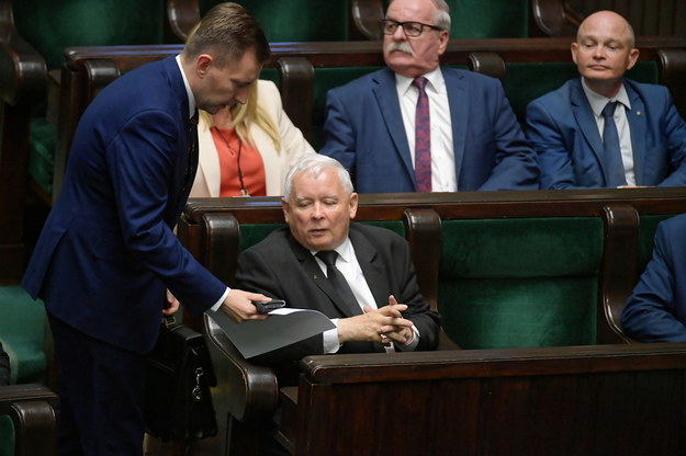 Prezes PiS Jarosław Kaczyński i posłowie PiS w Sejmie / 	Marcin Obara  /PAP
