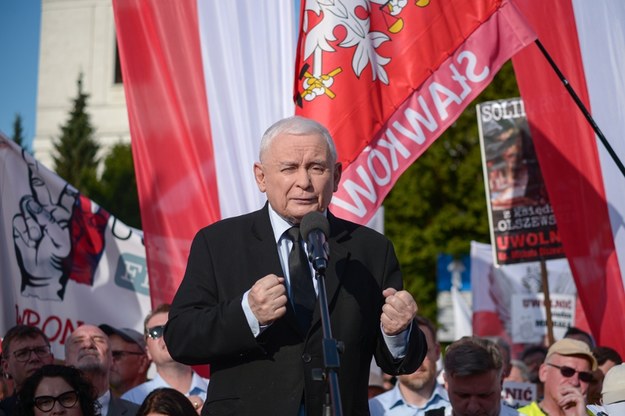 Prezes PiS Jarosław Kaczyński na proteście w obronie ks. Michała Olszewskiego w Warszawie /Marcin Obara /PAP