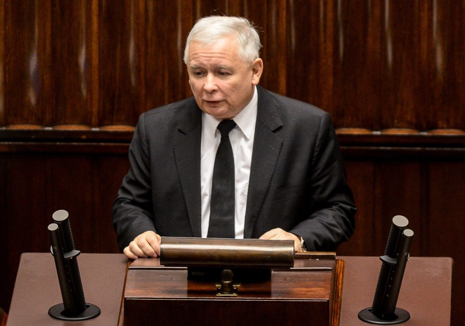 Prezes PiS Jarosław Kaczyński na sejmowej mównicy /Jakub Kaminski /PAP