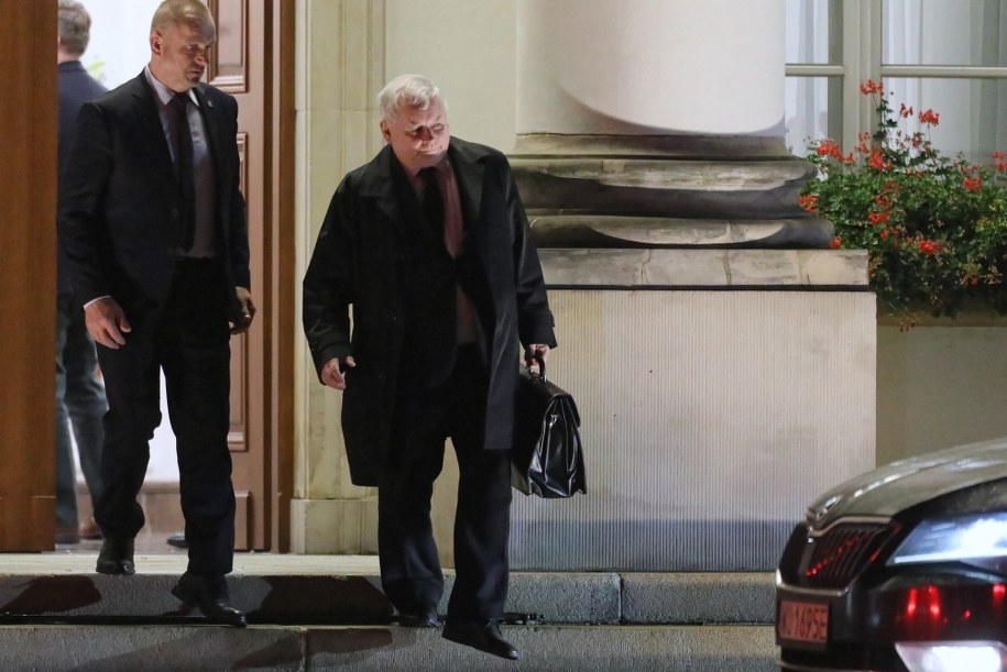 Prezes PiS Jarosław Kaczyński opuszcza Pałac Belwederski po spotkaniu z Andrzejem Dudą i Mateuszem Morawieckim /Paweł Supernak /PAP