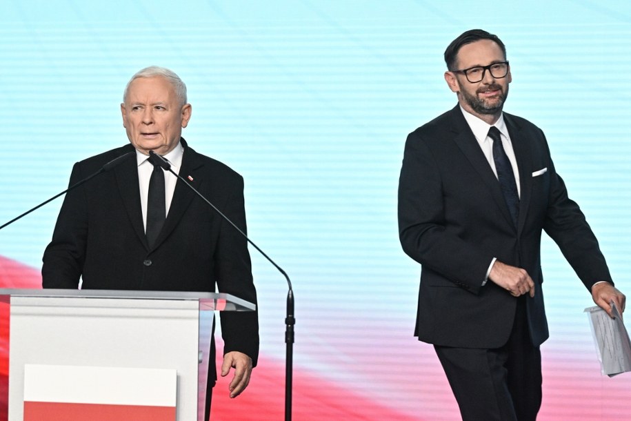 Prezes PiS Jarosław Kaczyński oraz europoseł PiS Daniel Obajtek na konferencji prasowej w październiku 2025 r. w Warszawie. /Radosław Pietruszka /PAP