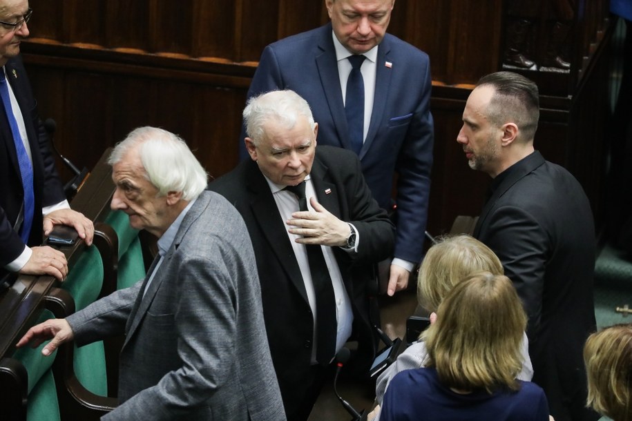 Prezes PiS Jarosław Kaczyński oraz posłowie ugrupowania: Mariusz Błaszczak i Ryszard Terlecki w Sejmie /Tomasz Gzell /PAP