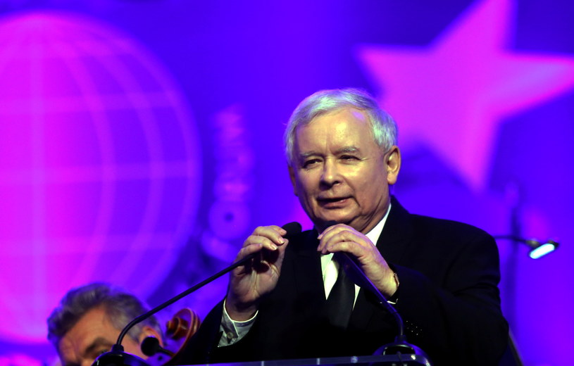 Prezes PiS Jarosław Kaczyński otrzymał tytuł Człowieka Roku 2014 podczas gali rozdania nagród na XXV Forum Ekonomicznym w Krynicy-Zdroju /Grzegorz Momot /PAP