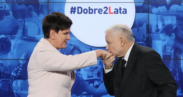 Prezes PiS Jarosław Kaczyński (P) i premier Beata Szydło (L) /PAP