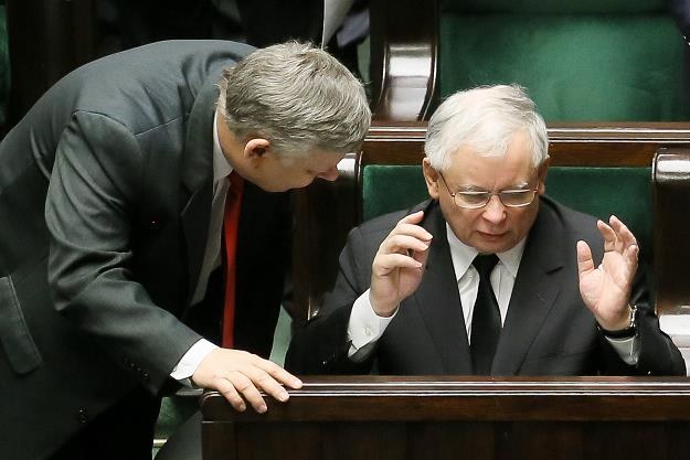 Prezes PiS Jarosław Kaczyński (P) w Sejmie /PAP