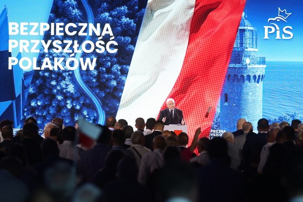 Prezes PiS Jarosław Kaczyński podczas konferencji programowej Prawa i Sprawiedliwości w Końskich /Łukasz Gagulski /PAP