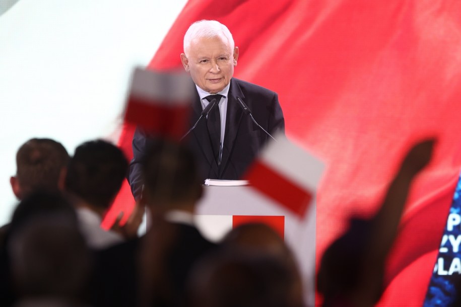 Prezes PiS Jarosław Kaczyński podczas konferencji programowej Prawa i Sprawiedliwości w Końskich /Łukasz Gagulski  /PAP