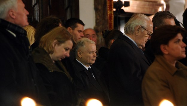 Prezes PiS Jarosław Kaczyński podczas mszy świętej w intencji ofiar katastrofy smoleńskiej w Bazylice Archikatedralnej pw. św. Jana Chrzciciela w Warszawie /Grzegorz Jakubowski /PAP