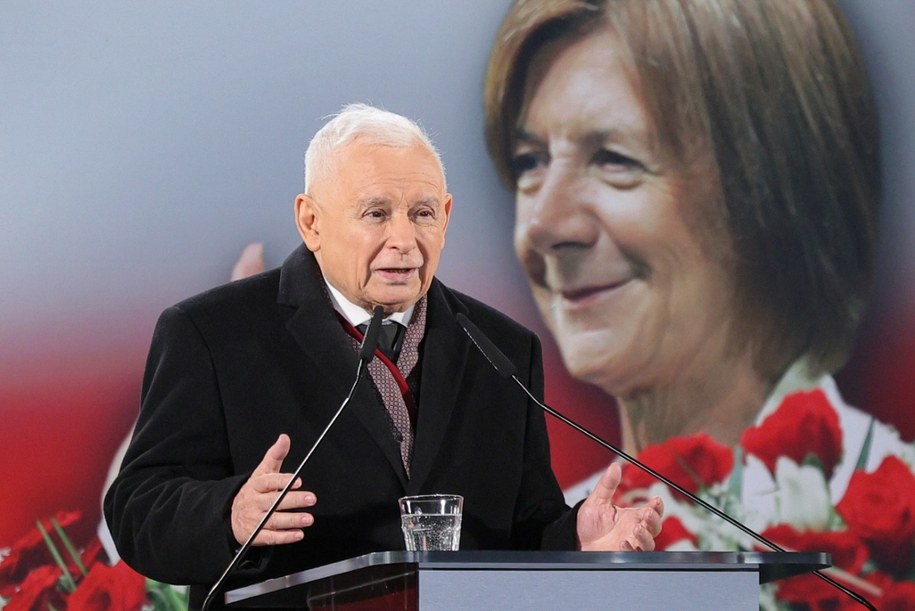 Prezes PiS Jarosław Kaczyński podczas obchodów 16. rocznicy katastrofy smoleńskiej /Paweł Supernak /PAP