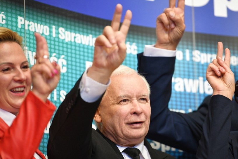 Prezes PiS Jarosław Kaczyński podczas spotkania wyborczego Prawa i Sprawiedliwości w Krośnie /Darek Delmanowicz /PAP