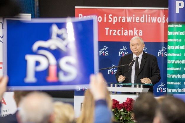 Prezes PiS Jarosław Kaczyński podczas spotkania z mieszkańcami Trzcianki /Paweł Jaskółka /PAP