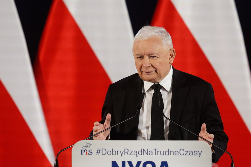 Prezes PiS Jarosław Kaczyński podczas spotkania z mieszkańcami Nysy /Aleksander Koźmiński /PAP