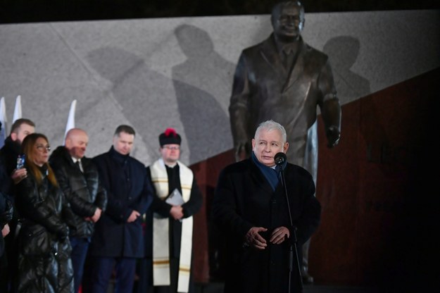 Prezes PiS Jarosław Kaczyński podczas uroczystości odsłonięcia pomnika Lecha Kaczyńskiego /Wojtek Jargiło /PAP