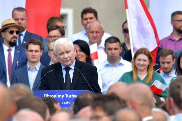 Prezes PiS Jarosław Kaczyński podczas wiecu Zjednoczonej Prawicy w Bogatyni /Sebastian Borowski /PAP