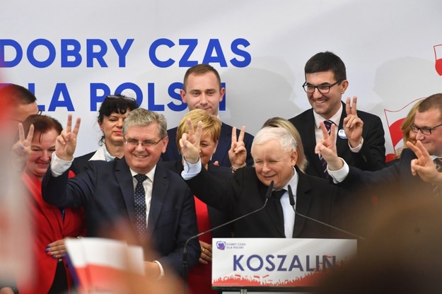 Prezes PiS Jarosław Kaczyński podczas wyborczego spotkania Prawa i Sprawiedliwości w Koszalinie / 	Marcin Bielecki    /PAP