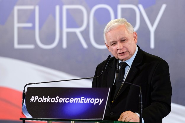 Prezes PiS Jarosław Kaczyński przemawia podczas konwencji Prawa i Sprawiedliwości w Poznaniu /Jakub Kaczmarczyk /PAP