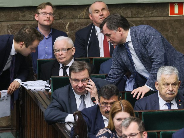 Prezes PiS Jarosław Kaczyński, rzecznik PiS Rafał Bochenek i minister sprawiedliwości, prokurator generalny Zbigniew Ziobro / 	Leszek Szymański    /PAP