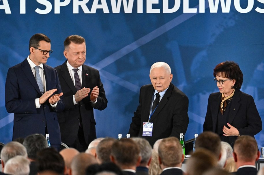 Prezes PiS Jarosław Kaczyński, wiceprezesi PiS Mateusz Morawiecki i Mariusz Błaszczak oraz posłanka PiS Elżbieta Witek podczas kongresu Prawa i Sprawiedliwości /Piotr Polak /PAP