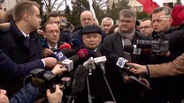 Prezes PiS po awanturze przed budynkiem Sejmu: Hołownia jest amatorem i nie powinien być marszałkiem Sejmu