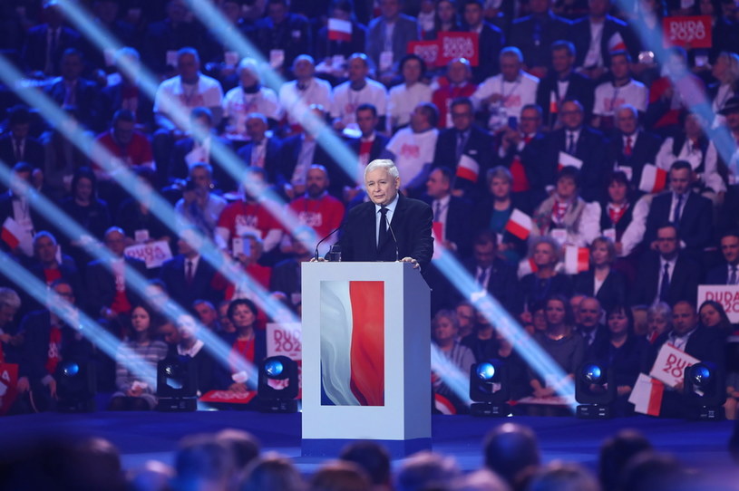 Prezes PiS podczas przemówienia /Rafał Guz /PAP