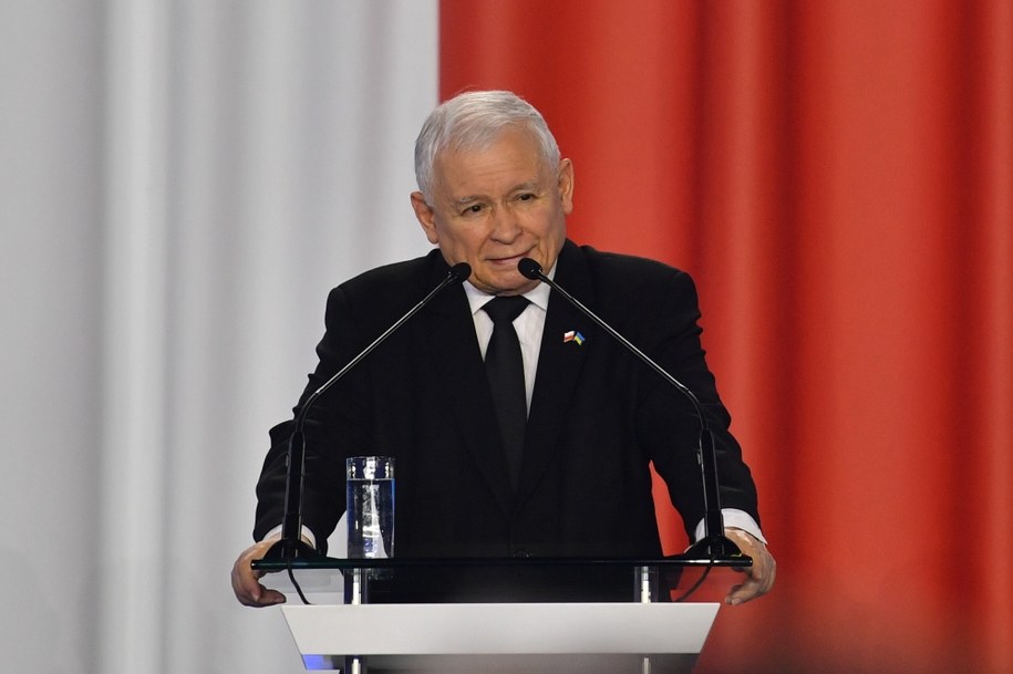 Prezes PiS, wicepremier Jarosław Kaczyński podczas konwencji Prawa i Sprawiedliwości w Mareckim Centrum Edukacyjno–Rekreacyjnym w Markach /PAP/Radek Pietruszka    /PAP