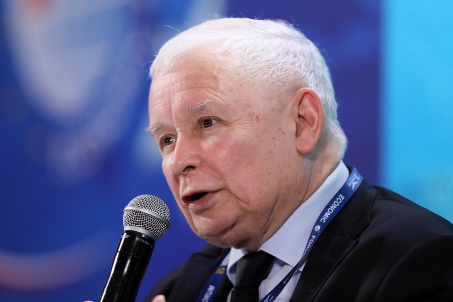 Prezes Prawa i Sprawiedliwości Jarosław Kaczyński na panelu "Realizm i wartości w polityce" w trakcie Konferencji Europa Karpat towarzyszącej XXXI Forum Ekonomicznemu w Karpaczu /Tomasz Wiktor /PAP