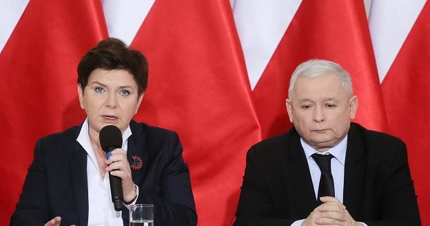 Prezes Prawa i Sprawiedliwości Jarosław Kaczyński (P) oraz premier Beata Szydło (L) /PAP