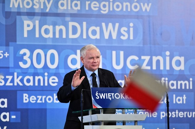 Prezes Prawa i Sprawiedliwości Jarosław Kaczyński podczas spotkania wyborczego PiS w Kielcach / 	Piotr Polak    /PAP