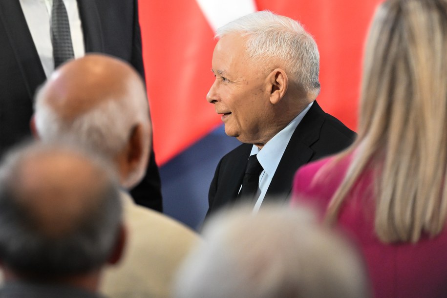 Prezes Prawa i Sprawiedliwości Jarosław Kaczyński podczas spotkania z mieszkańcami w Stalowej Woli /Darek Delmanowicz /PAP